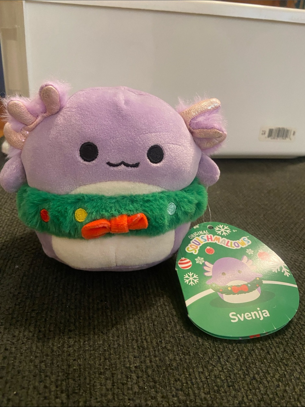 Squishmallows Christmas Axolotl with Green Wreath and Red Bow NWT 4.5”